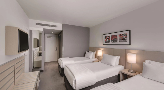 Трёхместный номер Guest Travelodge Hotel Melbourne Docklands
