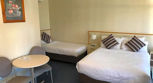 Номер Standard Orange Motor Lodge