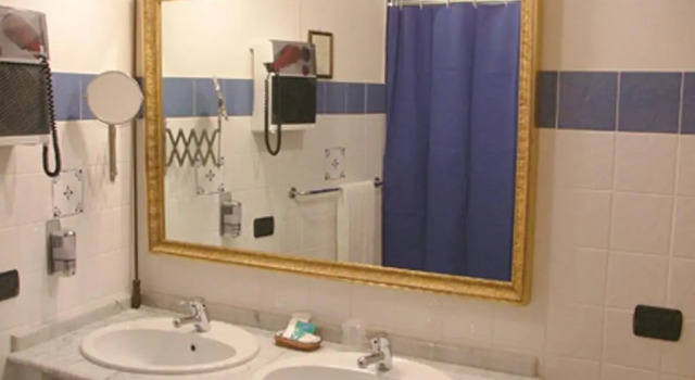 Четырёхместный номер Standard с балконом и с видом на город Hotel Relais Modica