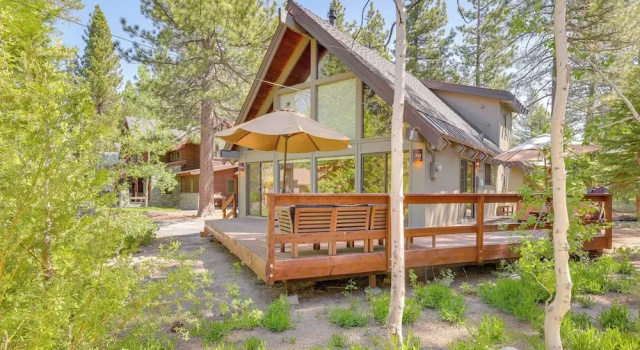 Коттедж 2 Mi to Skylandia Beach: Tahoe City Home w/ Deck