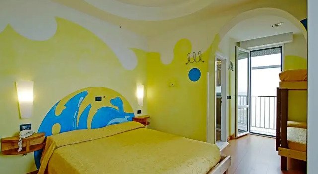 Четырёхместный номер Superior с балконом Hotel Stella Maris