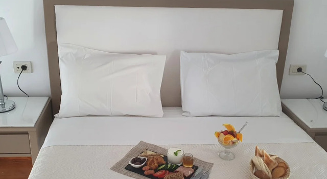Семейный номер Standard Дуплекс с балконом и с видом на внутренний двор Elizabeth Suites