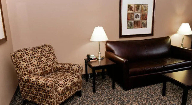 Номер Executive Cobblestone Inn & Suites - Denison | Majestic Hills