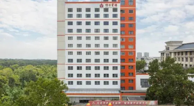 Huantai Hotel(County Government Branch on Central Street), Prenota Hotel Hotel a Zibo con parcheggio, Parcheggio