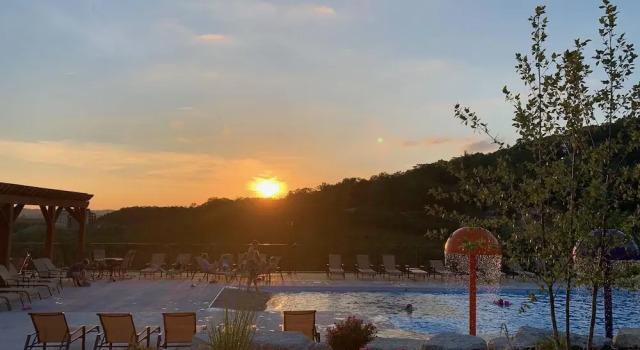 Коттедж с видом на озеро Journey's Remedy Lite - Lake View - Closest to Indoor Pool - Sleeps 22