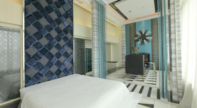 Четырёхместный номер Luxury с балконом 湖山風景旅館 Sun-View Motel