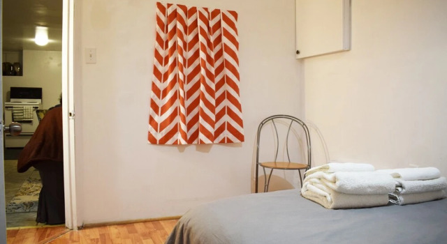 Downtown 2 Bedroom Family Home Next to Park, Varaa Hotelli Toronto 