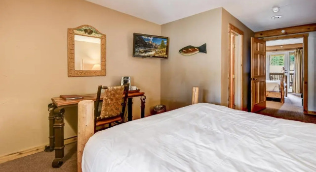 Rainbow Ranch Lodge, Buchen Sie Hotel Hotels in Montana mit Parkplatz, Parkplätze
