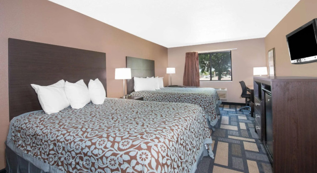 Четырёхместный номер Standard Days Inn by Wyndham Watertown