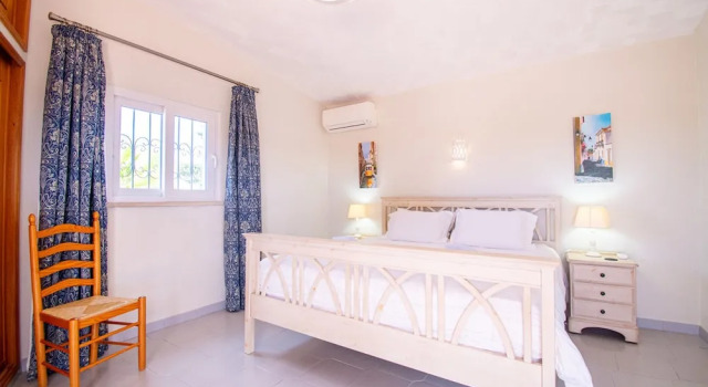 Casa Alegria This Villa is Perfect for a Family, Rezerwuj Willa Hotele w Algarve z parkingiem, Parking