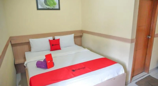 Reddoorz Near Farm House 3, Book Farm Stay Parompong West Java