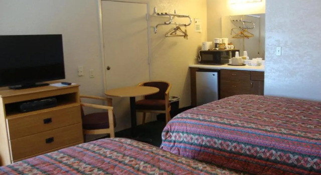 Четырёхместный номер Standard Townhouse Inn and Suites