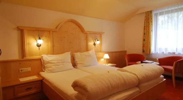 Hotel Garni Monte Bianco, Rezerwuj Hotel Hotele w Tyrol z parkingiem, Parking