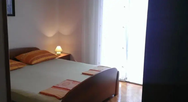 Apartments Luetić, Забронировать Апартаменты/квартира Отели Макарска с парковкой, рядом с Маяк Св. Петра, Парковка
