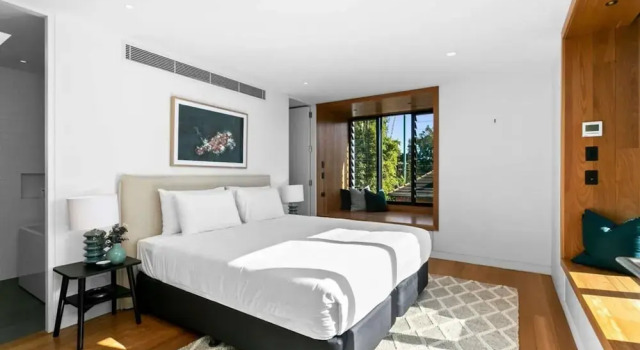 Апартаменты Impeccable 3-bed Home Near the Beach