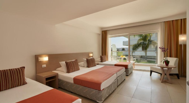 Семейный номер Standard с видом на сад Kolymbia Beach Hotel