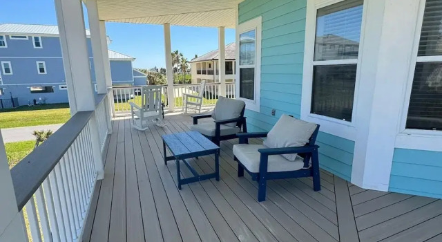 Коттедж Beachfront 5BR Home With Ocean Views