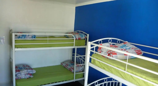 Кровать в общем номере (мужской номер) Adelaide Travellers Inn Backpackers Hostel