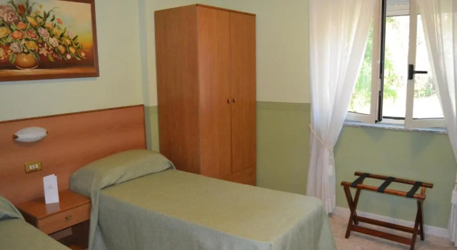 Трёхместный номер Standard Yellow Park Hotel
