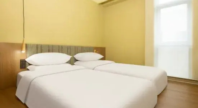 Люкс Deluxe Qishe Hotel (Wanda Plaza Yunjin Road Subway Station)