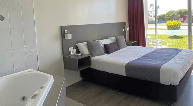 Двухместный люкс Country Roads Motor Inn