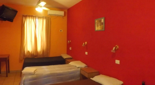 Backpackers Travel Hotel, Забронировать Отель Отели Мендосы с парковкой, рядом с Культурный центр Наве, Парковка