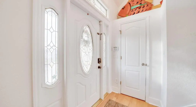 4BR house, 2 blocks from the beach