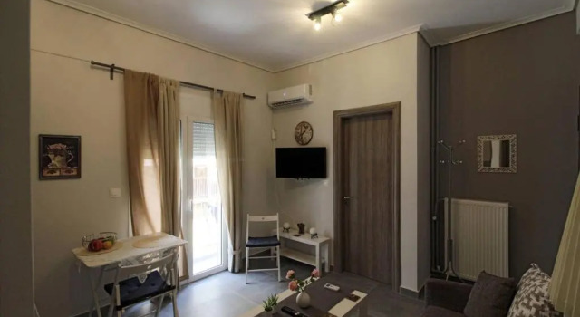 Luxury flat in Hilton, central Athens, 3' metro, VFM!