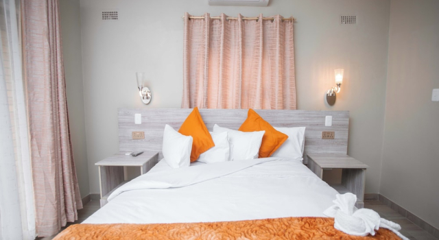 Great Wall Guest lodge, Забронировать Гостевой дом Булавайо Зимбабве