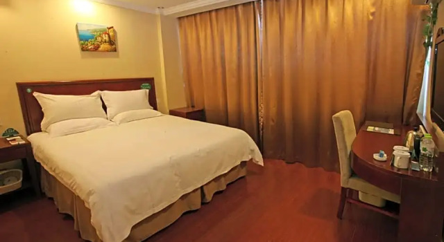 Двухместный номер Standard GreenTree Inn Qinghuangdao Sun City Hotel