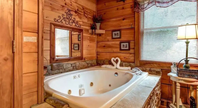 Wild at Heart 1 Bedroom Home with Hot Tub
