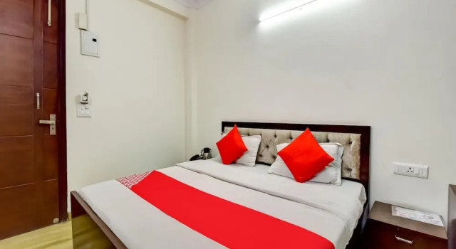 Hotel South Delhi Inn Just 10 Minute Away Form Nizamuddin Railway Station, Забронировать Отель Отели Нью-Дели с завтраком, Завтраки