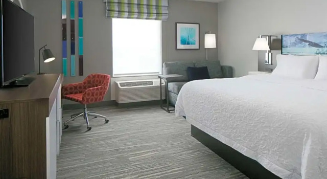 Номер Standard с видом на воду Hampton Inn By Hilton Wichita Northwest
