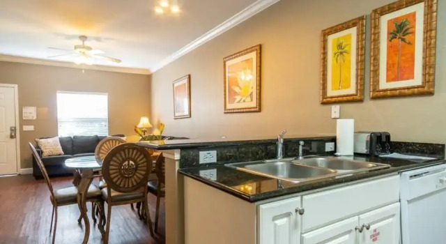 Апартаменты Lucaya 3 Bedroom 2 Bath First Floor Townhome