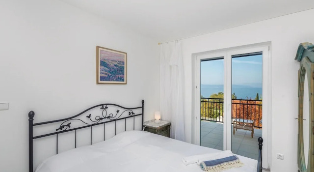 Stunning Home in Njivice With Wifi and 3 Bedrooms, Varaa Hotelli Hotellit Kvarner Islands uima-altaalla, Uima-allas