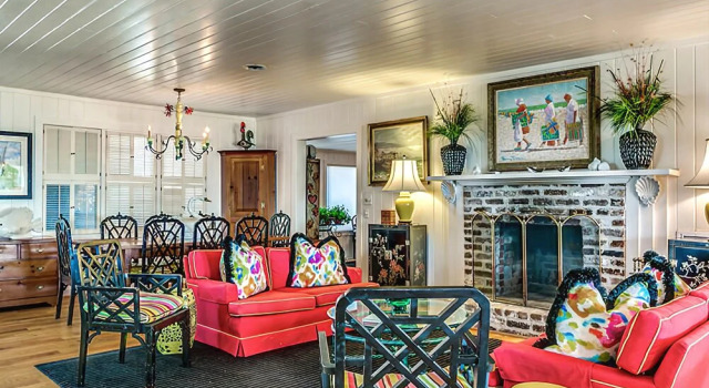 2000 Arthur Oxner 8 Br home by RedAwning