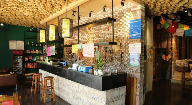 Кровать в общем номере (мужской номер) Huashan Lotus International Hostel