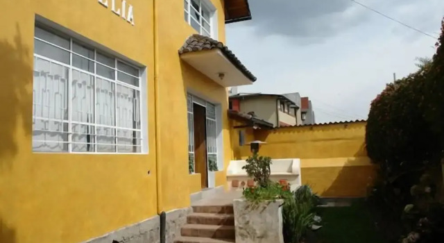 La Casa Amarilla