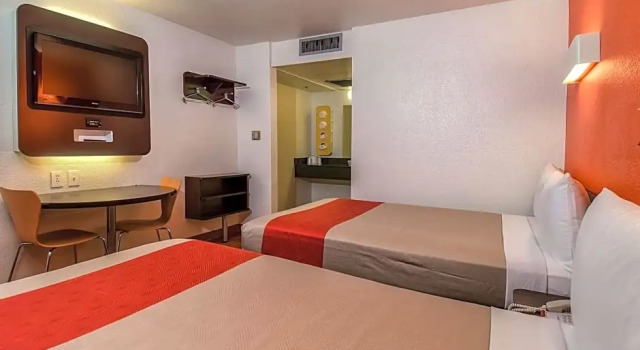 Четырёхместный номер Premium Motel 6-Carlsbad, CA Beach