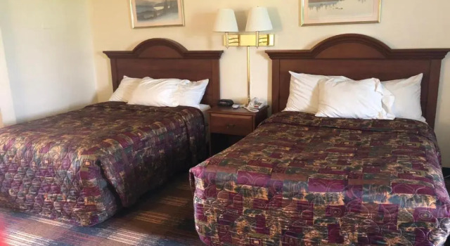 Четырёхместный номер Standard Red Carpet Inn Syracuse Airport