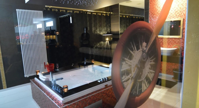 Коттедж Deluxe Holiday Home in Welkenraedt with Hot Tub & Steam Shower
