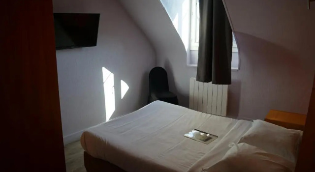 Двухместный номер Standard Brit Hotel Du Dauphin LAigle