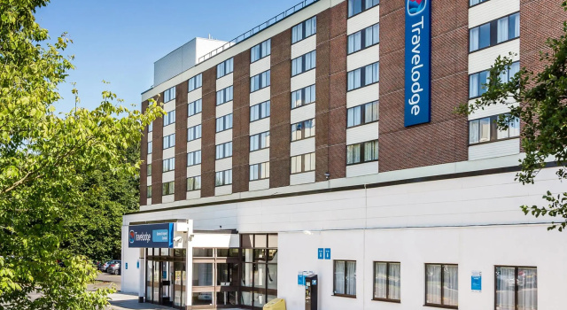 Кровать в общем номере Travelodge Gatwick Airport Central
