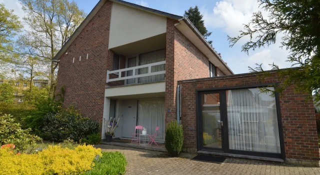 Modern Holiday Home in Beringen with Garden, Prenota Hotel  
