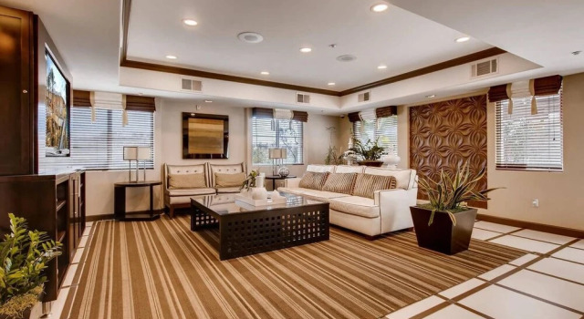 Gorgeous San Diego 2BR/2BTH With Fast WIFI & Free Parking! (FV3)
