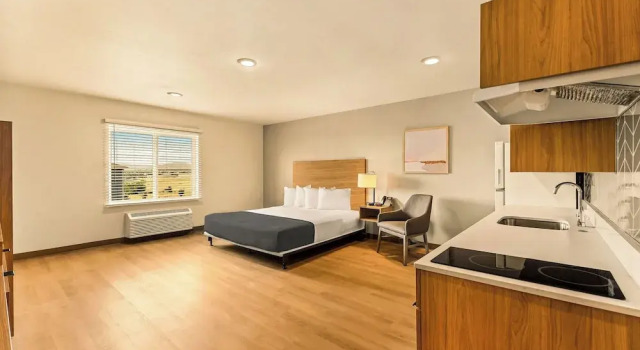 Люкс LivAway Suites Salt Lake City- West Jordan