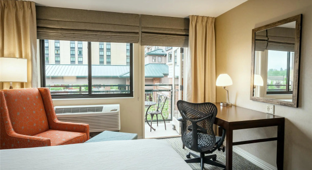 Четырёхместный номер Standard с балконом Hilton Garden Inn Seattle/Issaquah