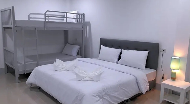 Четырёхместный номер Economy DK Grand Hotel