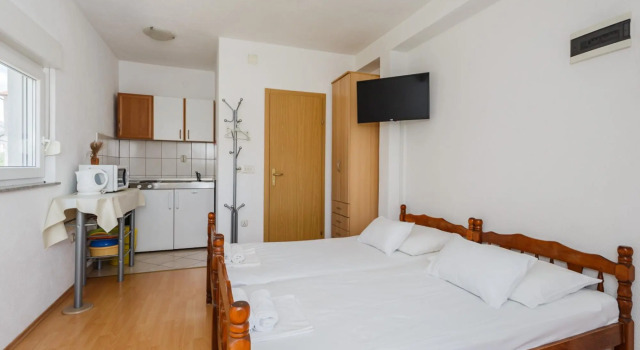 Milica - Parking and Garden - SA2 Gornji, Rezerwuj Hotel Hotele w Split-Dalmatia County z parkingiem, Parking