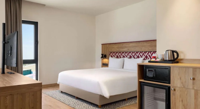 Люкс Comfort Отель Ramada Encore by Wyndham Zomin